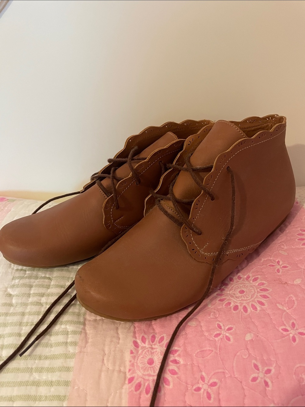 Adelisa & Co Primavera Scalloped Leather Ankle Boots